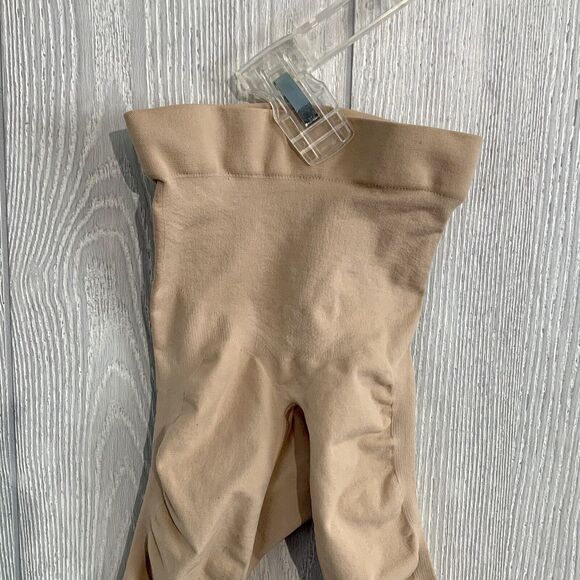 Skims Seamless Sculpt Mid Waist Thigh Short Clay Size XXS/XS NWOT - Picture 3 of 5